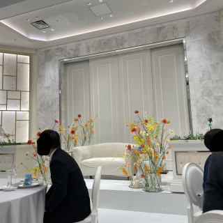 高砂と奥の扉の中にスクリーン