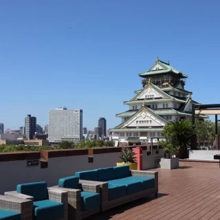 挙式が室内だとしても屋上にてゲストと歓談、写真撮影ができます