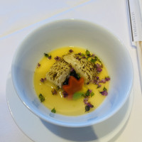 スープを上かからかけて完成、視覚的にもオシャレでした