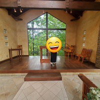 自然光がよく入るチャペル