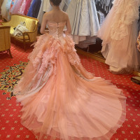 サーモンピンク