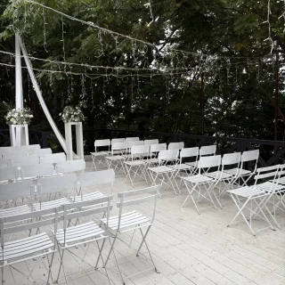 ガーデンで挙式もできるそうです。