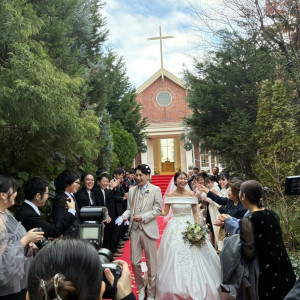 晴れているとレッドカーペットを歩きながら、フラワーシャワーが|769436さんのパークサイドハウス大阪の写真(2635134)