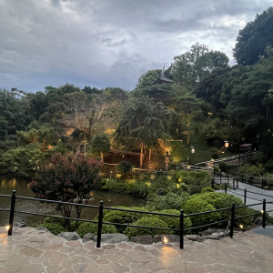 挙式会場を出てすぐの場所から見える庭園|769467さんのホテル椿山荘東京の写真(2529059)
