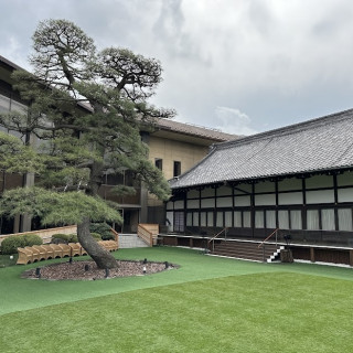 明治記念館の中庭から