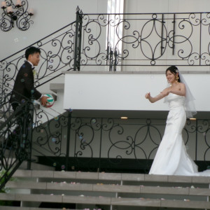 挙式が終わってからのバレーボールトス|769500さんのアルカンシエル luxe mariage 大阪（アルカンシエルグループ）の写真(2529374)