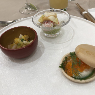 最初の前菜。一口目から感動しました。