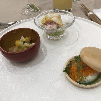 最初の前菜。一口目から感動しました。