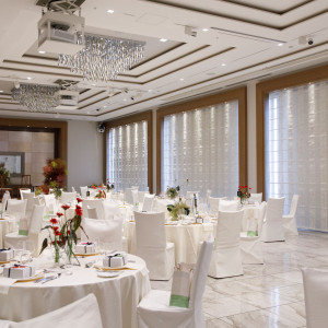 カーテンが開くとガーデンが広がる|769505さんの日本平ホテルの写真(2529407)