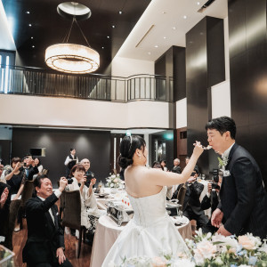 新婦から新郎へケーキのファーストバイト。|769562さんの覚王山ル・アンジェ教会の写真(2534770)