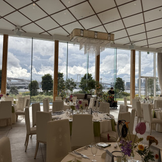 披露宴会場。下見当日は少しどんよりとした天気でした