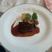 お肉です
妊婦ゲスト用にしっかり焼いた物です