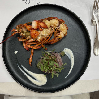 オマール海老と和牛にフォワグラ乗せがとても美味しかった