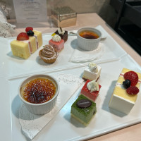 控室にてデザートビュッフェ