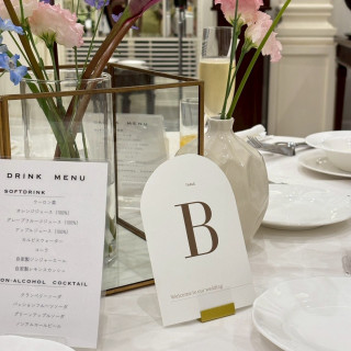 テーブルナンバーは私たちが手作りしました。