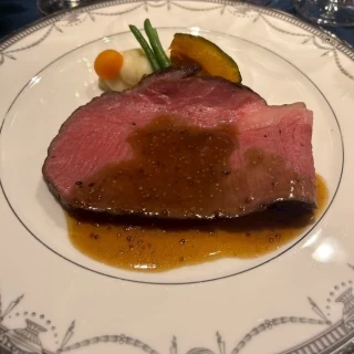想像より大きくて分厚いローストビーフ！