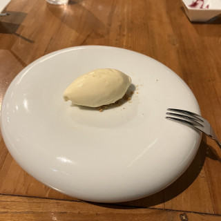 デザートの燻製されたバニラアイス
初めての味に感動