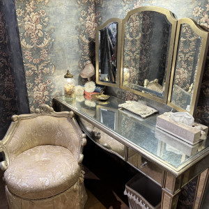 フェミニンな新婦の控室です|769774さんのアニバーサリーアン 恵比寿の写真(2554424)