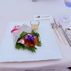 花束の形をしたお刺身。|769820さんのアルカンシエル luxe mariage 大阪（アルカンシエルグループ）の写真(2531553)