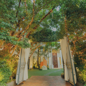 夜の外観|769852さんの麻布迎賓館/テイクアンドギヴ・ニーズウェディングの写真(2545619)