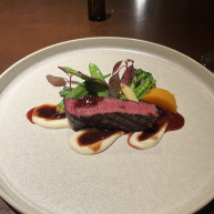 メインのお肉です。19,000円のコースのものを。