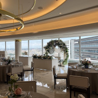 披露宴会場の窓は、開閉可能で、開けたときの外の景色です。