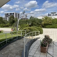 チャペルを出てすぐのガーデンの景色ですです。