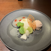マスカルポーネとイチゴのアイスのデザートです。