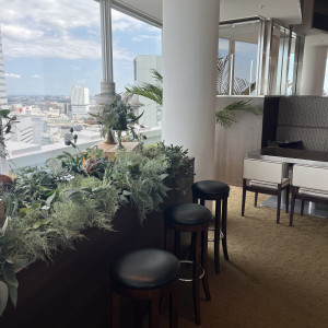 小さいほうの披露宴会場前のフリースペースです。|769869さんのSAKURA SKY PALACE(サクラスカイパレス)の写真(2542604)