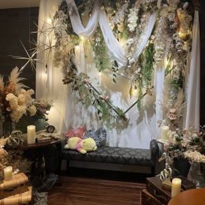 披露宴会場に入る前にあるフリースペース。こちらは備え付けです|769869さんのSAKURA SKY PALACE(サクラスカイパレス)の写真(2542590)