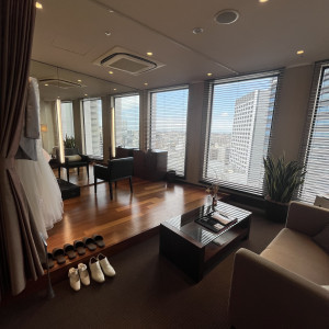 当日、お二人で利用できる新郎新婦の準備室です|769869さんのSAKURA SKY PALACE(サクラスカイパレス)の写真(2542581)