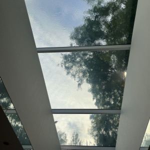 天窓には水が流れています|769869さんのヴィクトリアガーデン恵比寿迎賓館/テイクアンドギヴ・ニーズウェディングの写真(2537275)