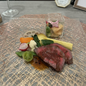 赤みのお肉の試食をいただきました。|769869さんのヴィクトリアガーデン恵比寿迎賓館/テイクアンドギヴ・ニーズウェディングの写真(2537276)