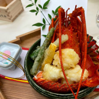 ロブスターの天ぷら。ぷりっぷり肉厚で贅沢感◎