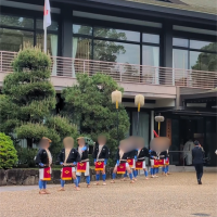 花嫁行列を先導する「供奴」という人たち