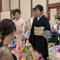 お母様と妹様の三人でお色直し退場