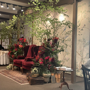 新郎新婦の座席
赤い花と緑の葉で色合いがよかった|769986さんの萬屋本店 - KAMAKURA HASE est1806 -の写真(2532248)