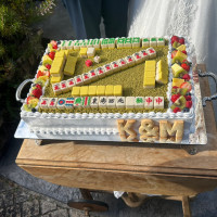 お互いの趣味の麻雀をコンセプトにした役満ケーキです