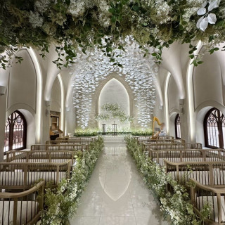 天井にもお花のモチーフがたくさんあります