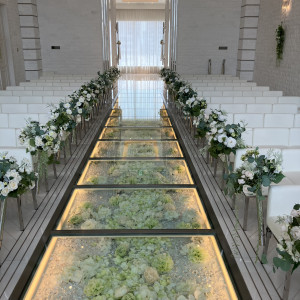 挙式会場（中から入り口側に向かって）|770226さんのアルマリアン 福岡（ALMALIEN FUKUOKA）の写真(2533036)