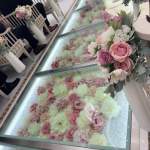 お花のバージンロード|770269さんのラグナヴェール 東京（LAGUNAVEIL TOKYO）の写真(2533111)