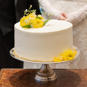 花を添えたウェディングケーキ|770323さんのリストランテASO (ひらまつウエディング)の写真(2533669)