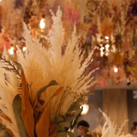 ドライフラワーでいっぱいの会場です
