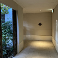 披露宴会場は続く道です