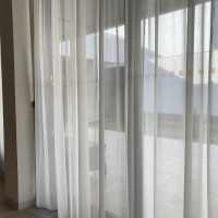 新郎新婦が通る際、このようにカーテンで隠していました