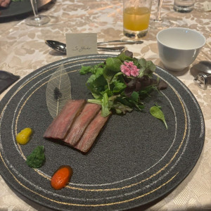 和牛ロースのステーキ
三色の野菜ピューレと　炭塩で|770453さんのLUCIS（ルーキス）の写真(2541311)