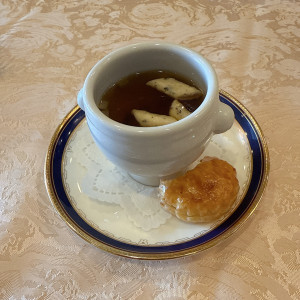 コンソメスープ
パイは包む、別添え、無しの3パターン選べる|770526さんの新横浜グレイスホテル/ ロゼアン シャルムの写真(2534607)