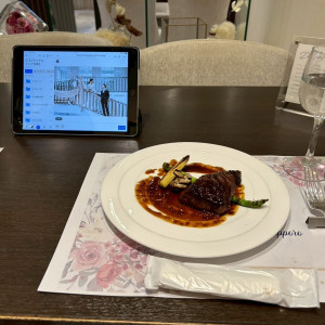 試食の牛肉|770532さんのヒルサイドクラブ迎賓館(札幌)/テイクアンドギヴ・ニーズウェディングの写真(2534445)
