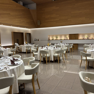 木目調披露宴会場