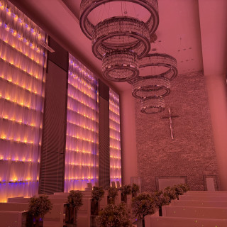 チャペル内でライト使用可能、色の変化も可能